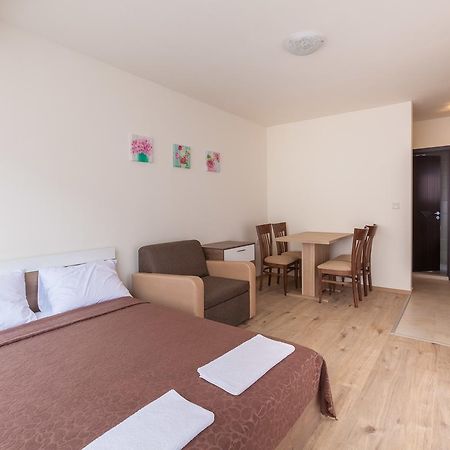 Inter Holiday Apartments Pomorie Bagian luar foto